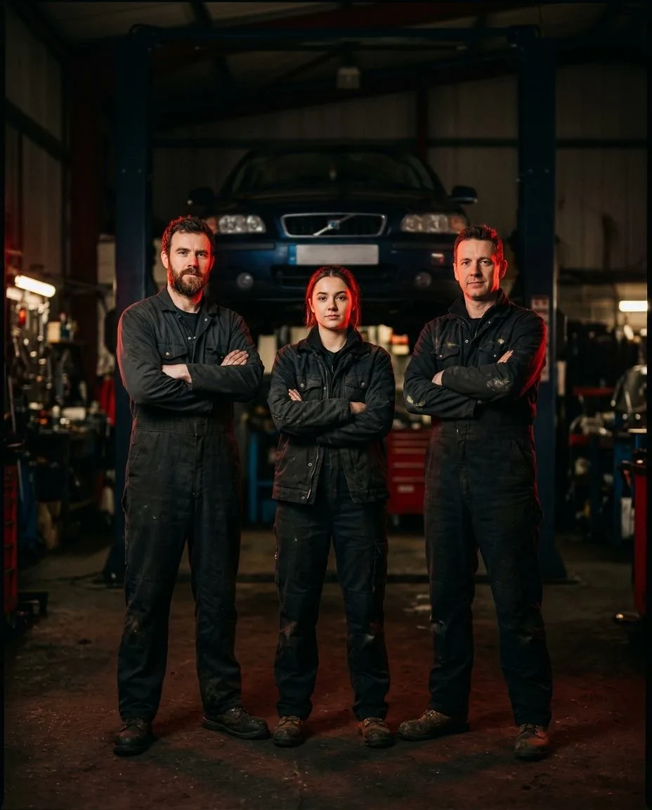Meta Ads Agentur – Anzeigenmotiv mit Werkstatt-Team eines Kfz-Betriebs bei Freising